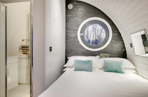 Fern Pod - bed and shower room